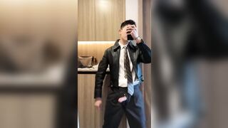 鲜肉大屌体育生被玩弄射精6